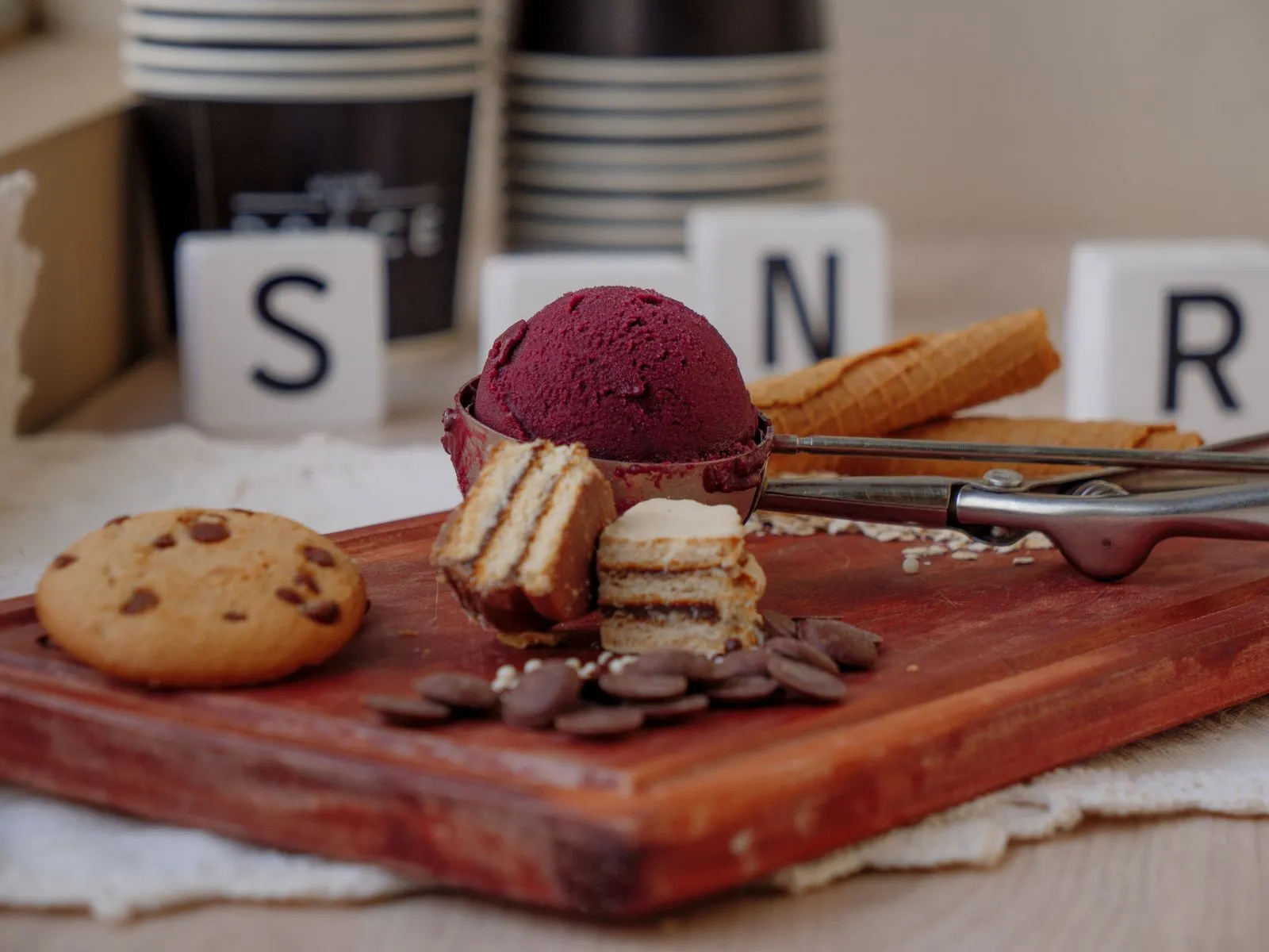 How to Serve Ice Cream Sandwiches at an Event